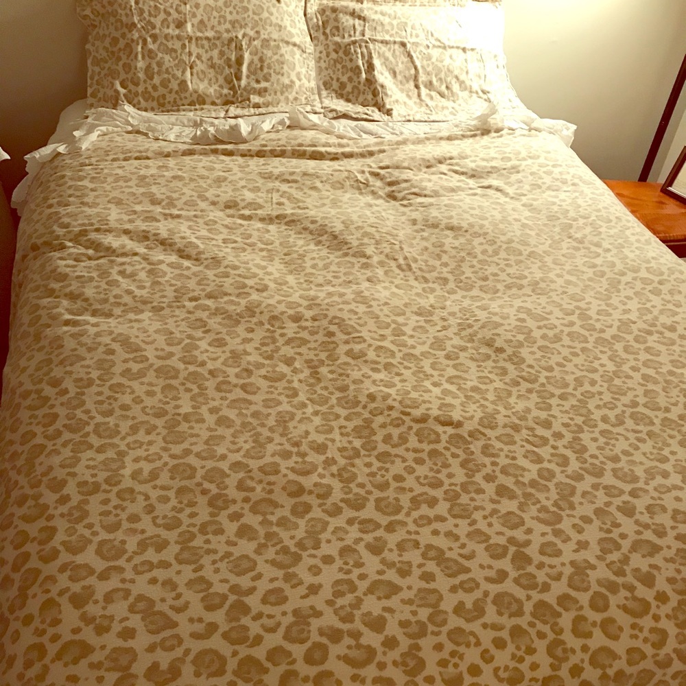 Queen size duvet and shams